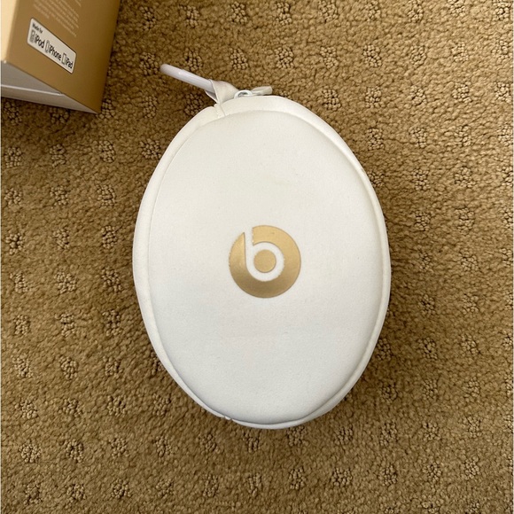 Beats Solo 2 Wireless special edition gold - Picture 7 of 11